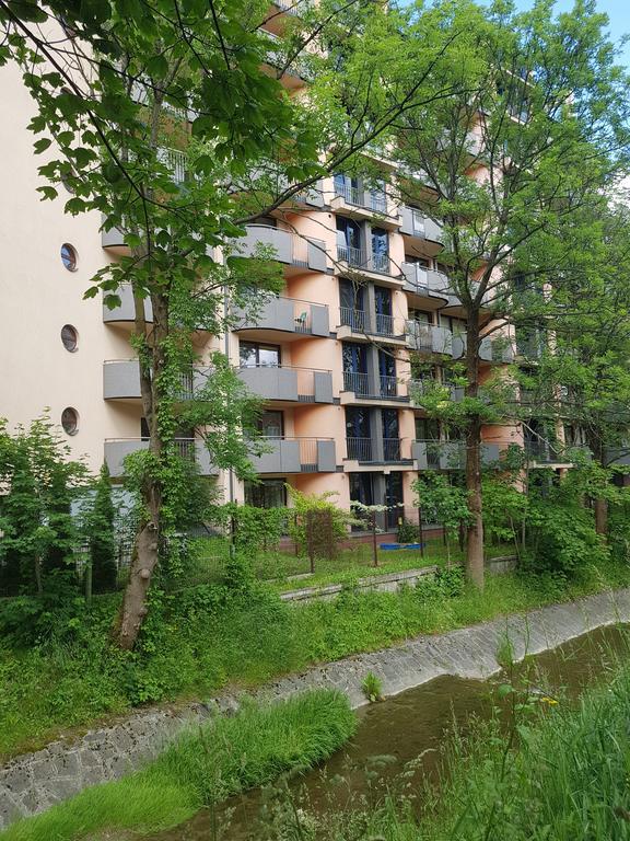 Aba Pilsudskiego 41 *